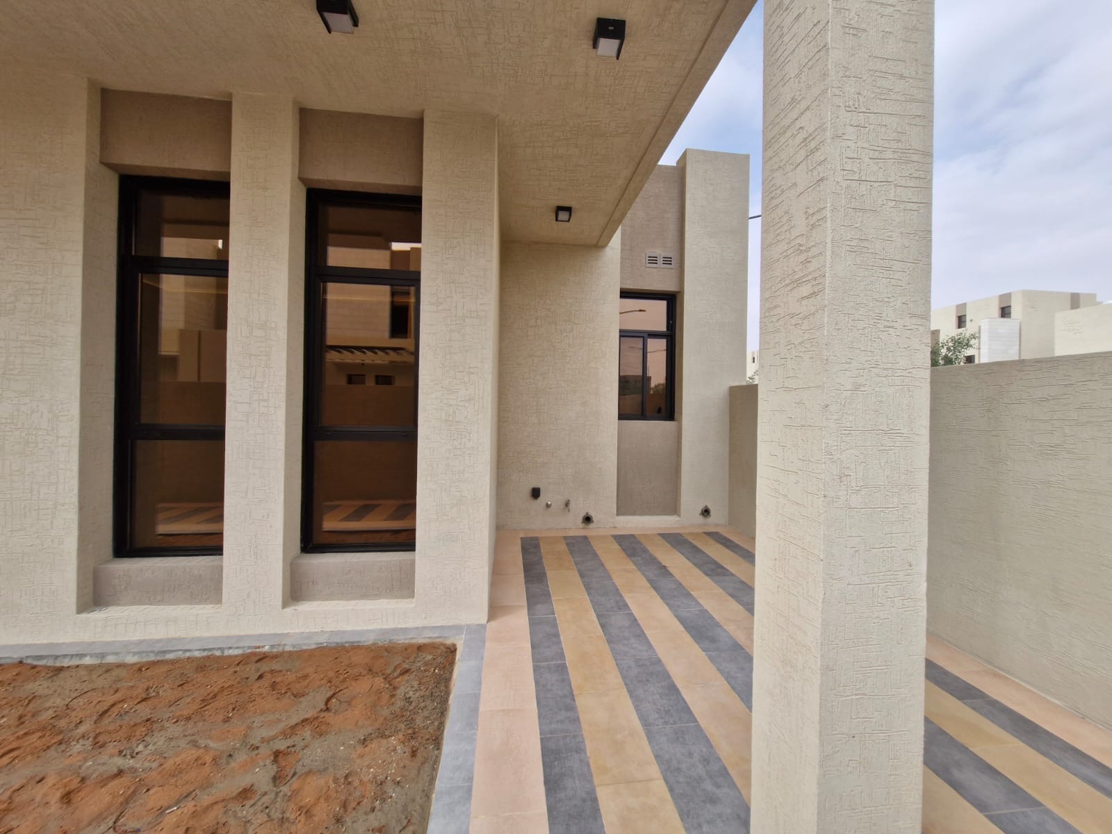 **Modern Luxury Villa for Rent in "Etual Roshan" Project – Signed by Elie Saab** 🏡✨  